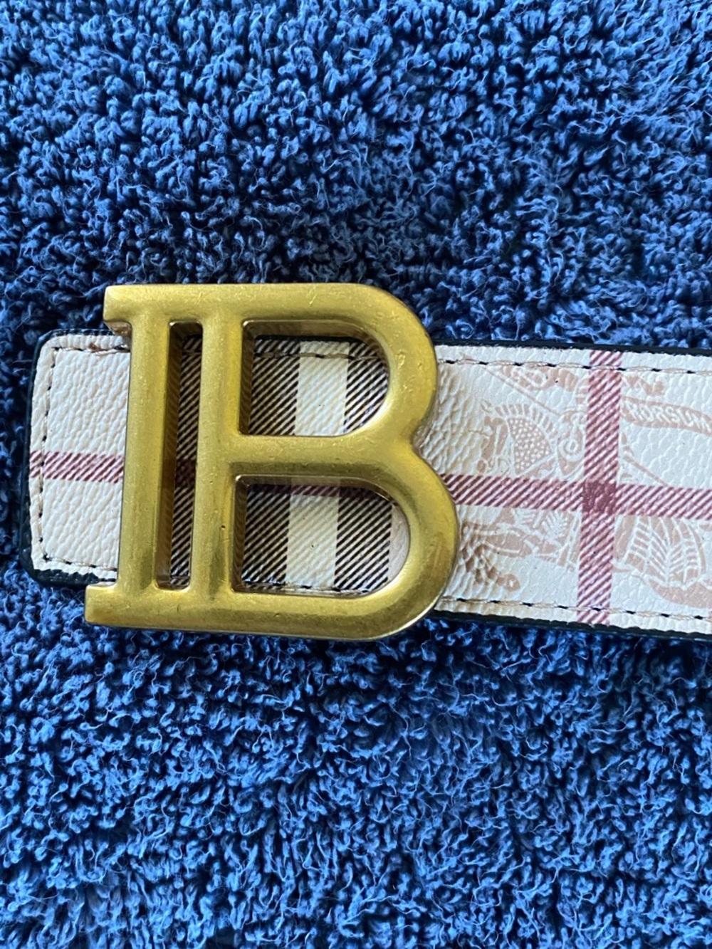 Flat/Matte Gold “B” Buckle on Reversible Burberry Belt. 115cm